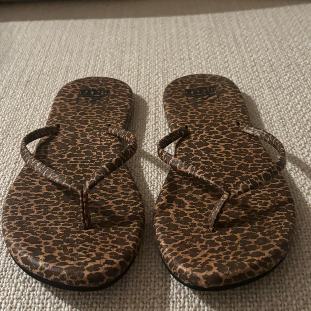 TKEES Black Sandals with Leopard-Print Straps - Picture 2 of 4
